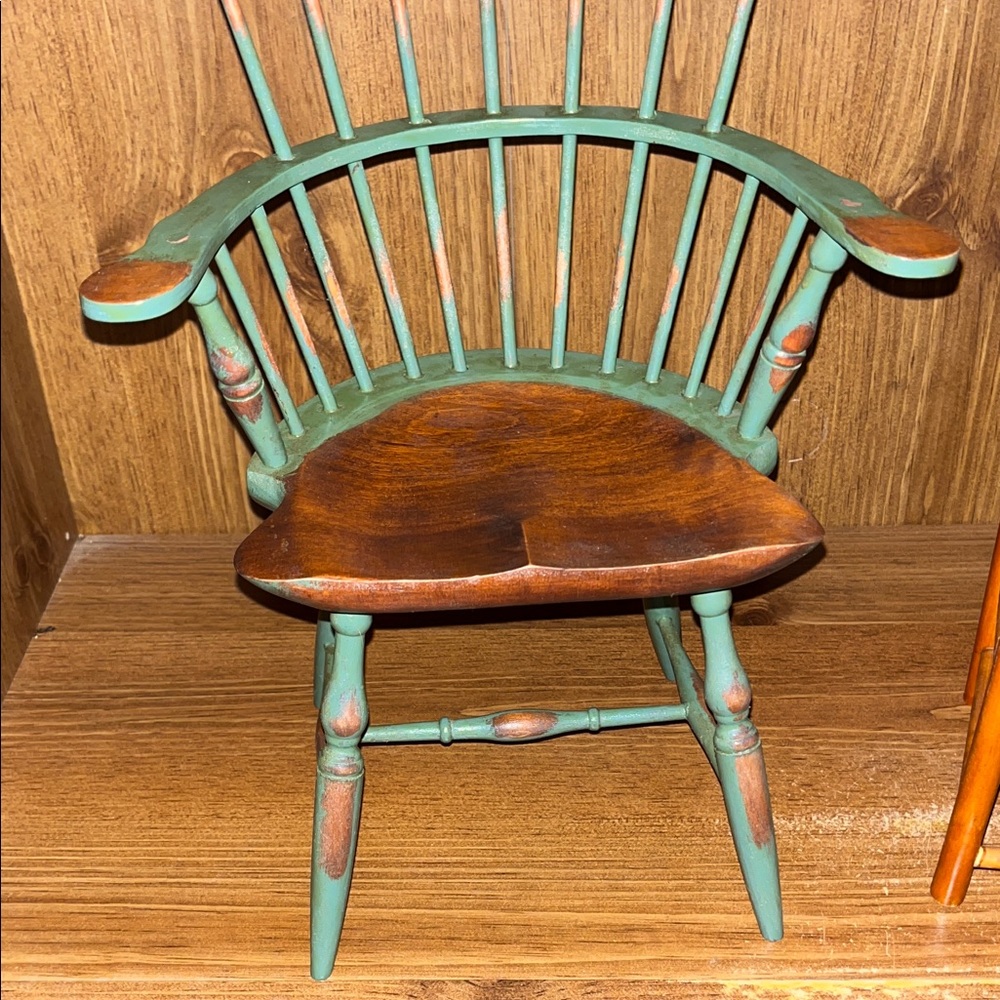 Vintage Style Wooden Chairs Set - Picture 2 of 4